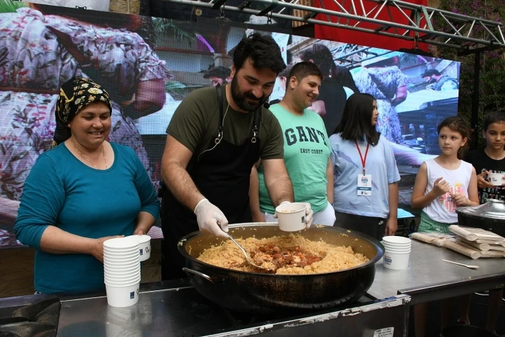 Kuşadası’nda ’Yöresel Lezzet: Bolama Atölyesi’ düzenlendi
