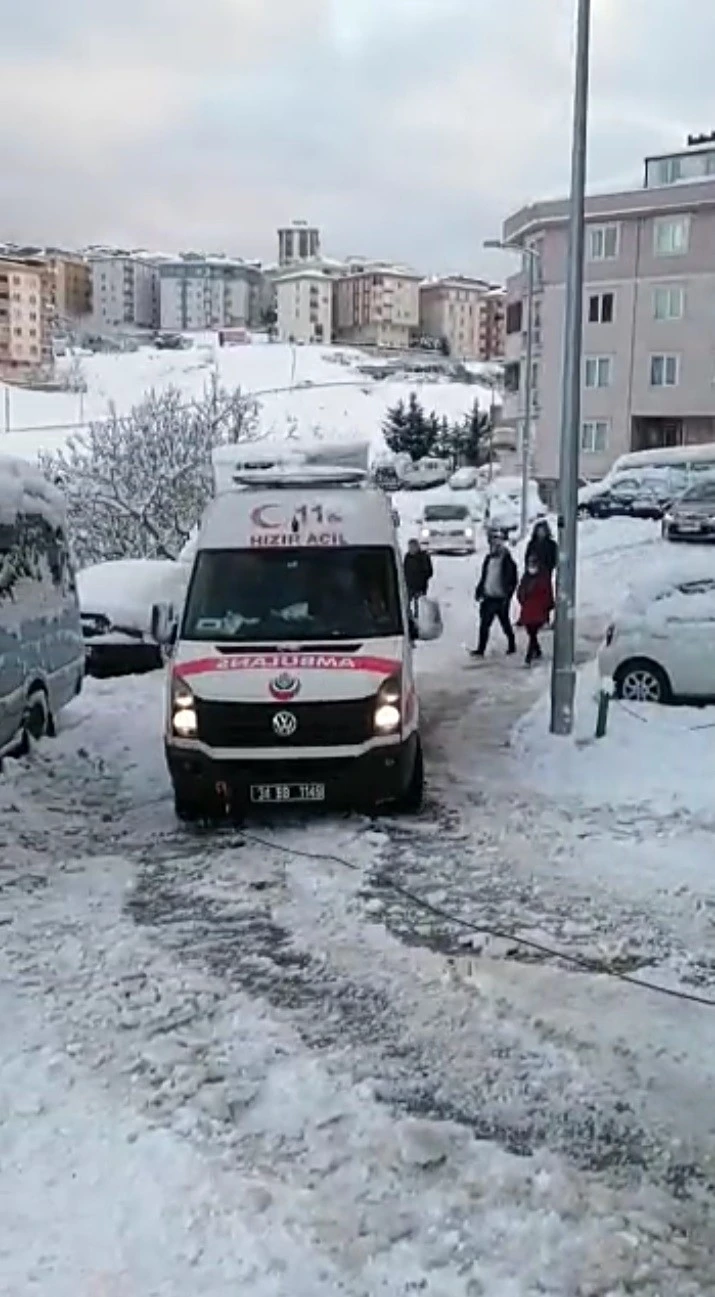 Maltepe’nin tıp merkezi kar kış dinlemedi
