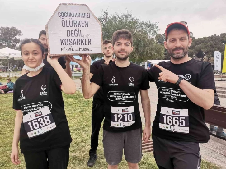 Maraton İzmir’de tabutla koştu
