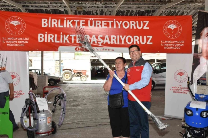 Muğlalı çiftçiye 9 milyon liralık ekipman desteği
