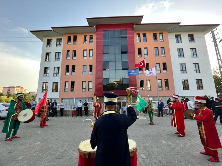 Öğrenci yurdunda mezuniyet coşkusu
