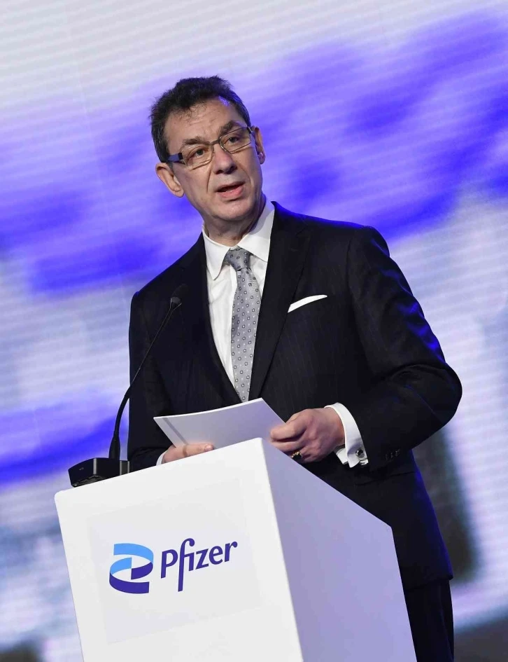 Pfizer CEO’su Bourla: “Birkaç ay içinde normal hayata dönebiliriz”
