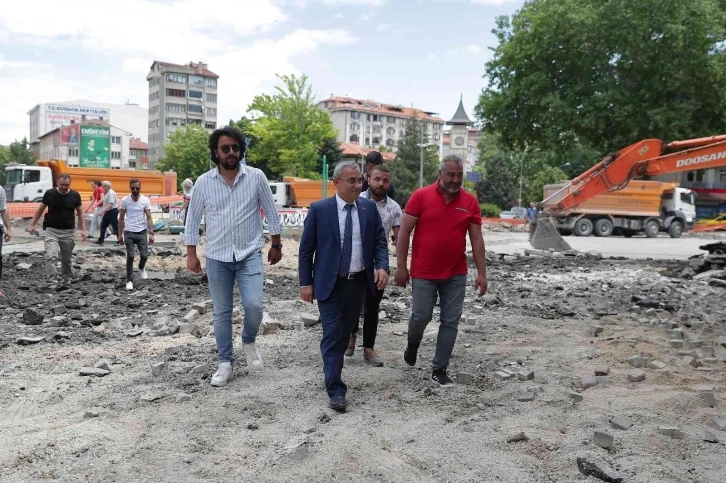 "Cumhuriyet Caddesi’nin trafiğe açılıp açılmaması konusunda kamuoyunun görüşünü alacağız"
