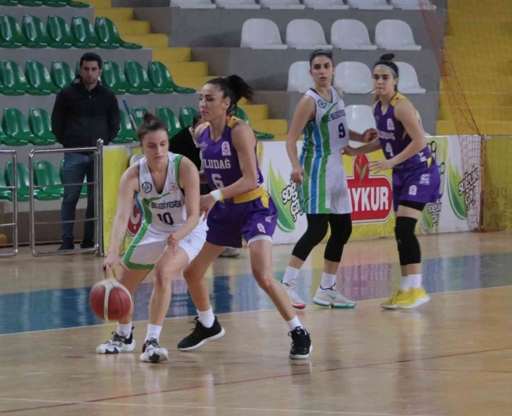 Rize Belediyespor Kadın Basketbol Takımı play-off yarı finaline yükseldi
