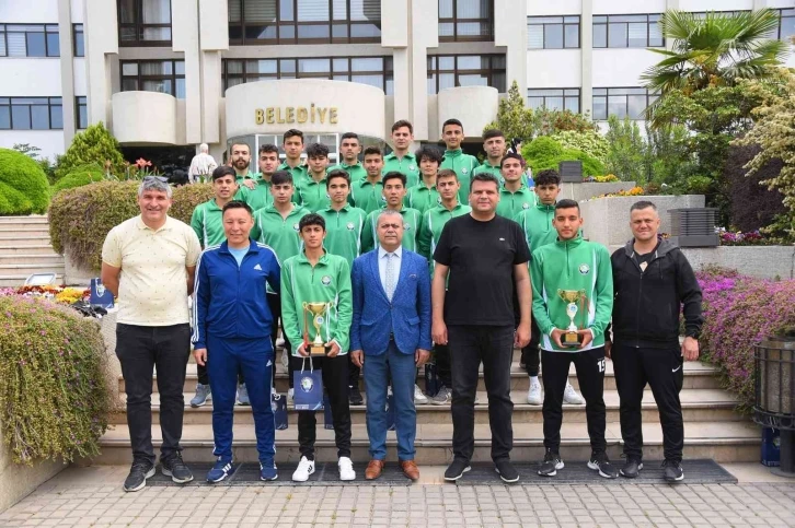 Salihli Belediyespor’da çifte şampiyonluk
