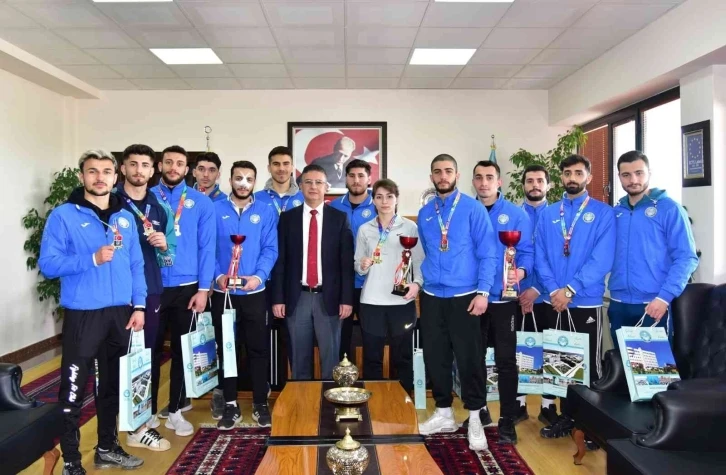 Şampiyon sporculardan, Rektör Prof. Dr. İlter Kuş’a ziyaret
