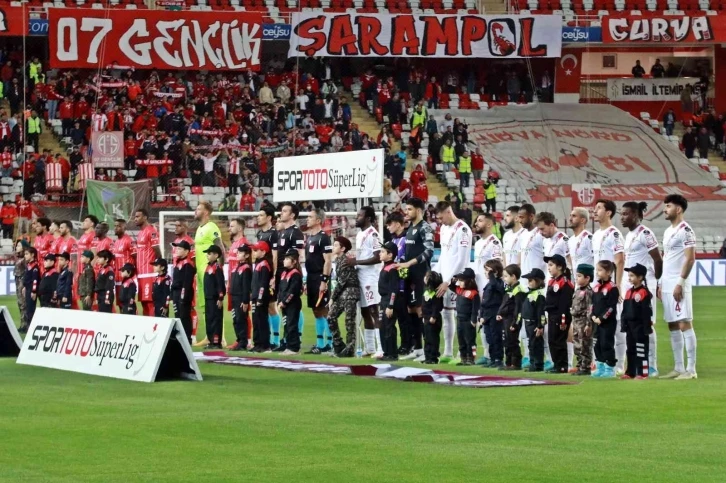 Spor Toto Süper Lig: Antalyaspo: 3 - Hatayspor: 1 (İlk yarı)
