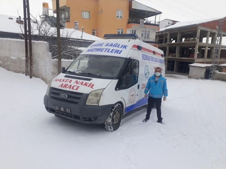 Tercan Devlet Hastanesi Evde Sağlık Hizmetleri ekibi engel tanımıyor
