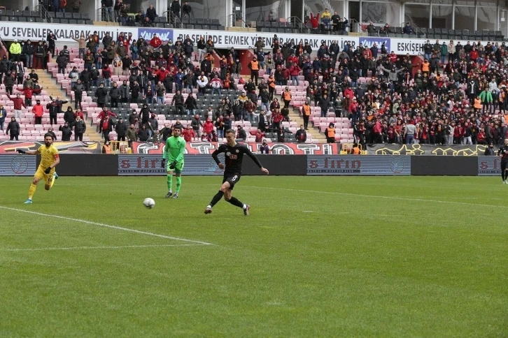 TFF 2. Lig: Eskişehirspor: 1 - Tarsus İdman Yurdu: 5
