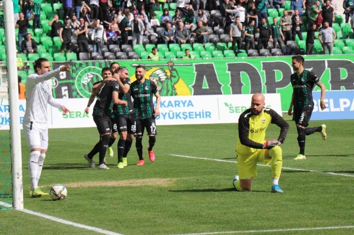 TFF 2. Lig: Sakaryaspor: 3 - Diyarbekirspor: 0
