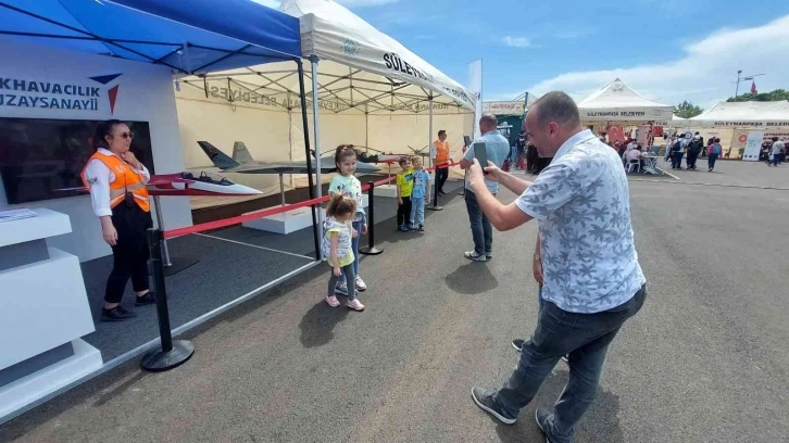 Türk savaş uçağı, İHA, helikopter ve jetlerin maketleri Tekirdağ’da sergileniyor
