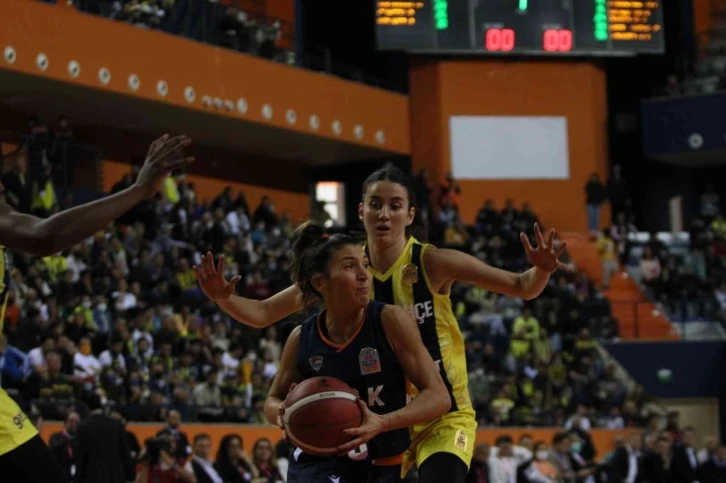 Türkiye Kupasının sahibi Çukurova Basketbol
