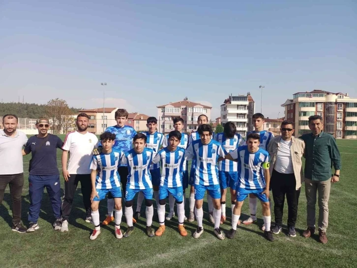 U16 Gençler Futbol Ligi’nin şampiyonu 1299 Bilecik Kulübü
