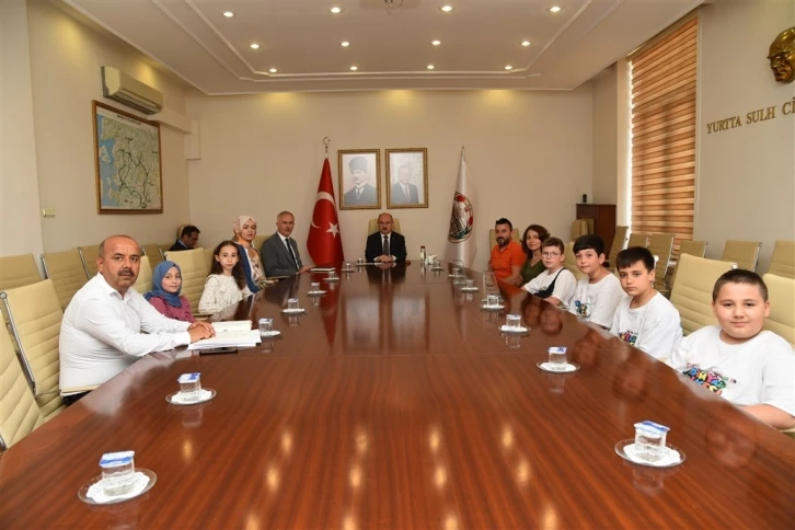 Vali Karadeniz, geleceğin kaşif ve tasarımcılarını kutladı
