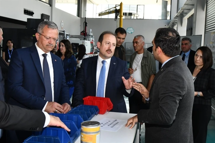 Vali Pehlivan, Model Fabrika ve İnovasyon Merkezinde incelemelerde bulundu
