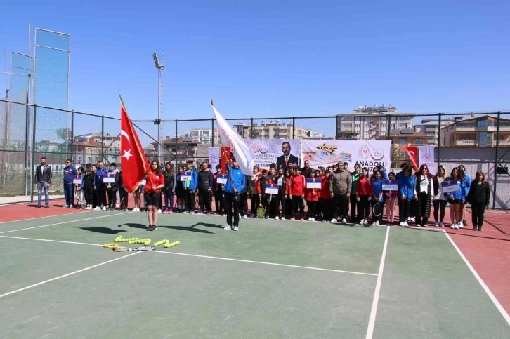 Van’da Analig Tenis Grubu müsabakaları başladı
