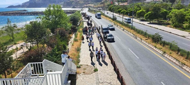 Van Gölü için yürüyen kadınlar Ahlat-Adilcevaz etabını tamamladı
