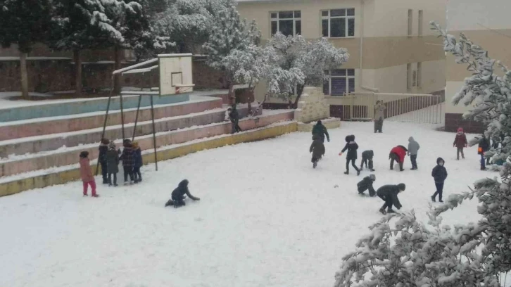 Yaptıkları kardan adama ’Filyasyoncu’ adını koydular
