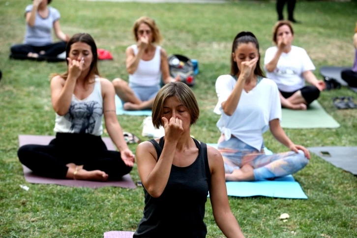 Yoga tutkunları Nilüfer’de buluştu
