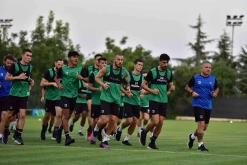 4 oyuncusundan yoksun olan Denizlispor, hazırlıklarını sürdürüyor
