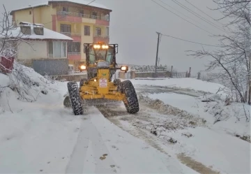 Altınordu’da ekipler kar mücadelesini sürdürüyor
