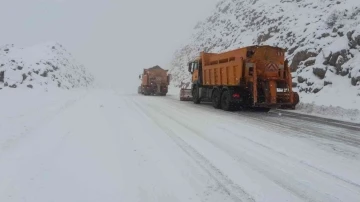 Antalya’ya nisan ayında kar yağdı