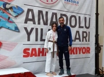 Babasının antrenörlüğünde genç sporcu hedefine ilerliyor
