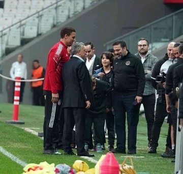 Beşiktaş, taraftarları önünde çalıştı
