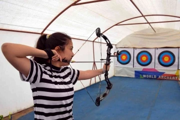 Büyükşehir Belediyesinin okçuluk kursiyeri Mersin il birincisi oldu
