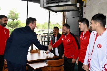 Çizmelioğlu, Eskişehirli milli sporcular ile bir araya geldi
