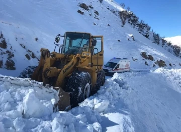 Covid hastasını 8 saatlik çalışma ile hastaneye ulaştırdılar
