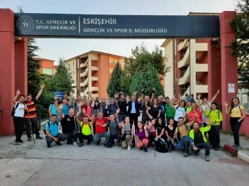 Doğa tutkunları 10 kilometrelik gece yürüyüşü yaptı
