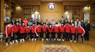 DPÜ atletizm ve futsal takımlarından Rektör Uysala’a ziyaret
