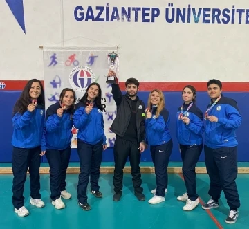 Düzce Üniversitesi Kadın Hokey Takımı 3. oldu
