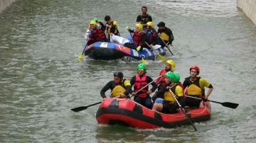 Eskiden kötü koku ve çöpten geçilmeyen derede rafting heyecanı
