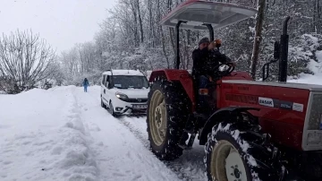 Evde sağlık ekipleri yolda kaldı, pansuman yaptıkları hastanın yakını onları kurtardı
