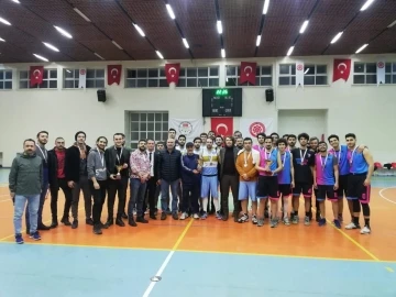 Fakülteler basketbolda yarıştı
