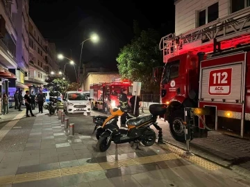 Gece saatlerinde iş yerinde çıkan yangın panik oluşturdu
