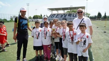 Geleneksel Çocuk Oyunları Şenliği yüzleri güldürdü
