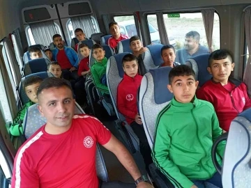 Genç pehlivanlar Kırpınar’a katılmak için yola çıktılar
