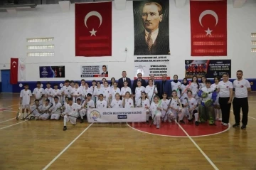 Gölcük Belediyespor, hokey branşında eğitimlere başladı
