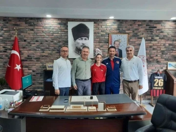 İl Müdürü Er, Avrupa Şampiyonası’nda Türkiye rekorunu kıran milli sporcuyu ağırladı
