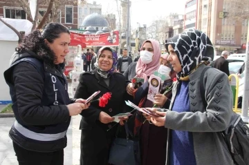 Kadın polisler KADES’i tanıttı
