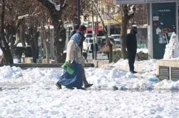 Kar yağışında 300 kişi yaralandı, el bilekleri ve kalça kırık vakaları başı çekti
