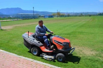 Karaali futbol sahası bakıma alındı
