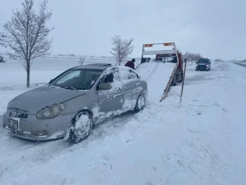 Konya’da yollarda mahsur kalan 265 kişi ve 131 araç kurtarıldı
