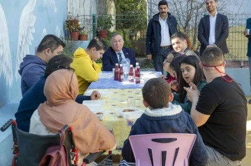 Özel sporculara hem malzeme hem de manevi destek
