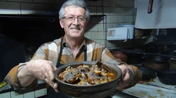 (ÖZEL) Toprak kapta pişirilen güvecin damak tadı yıllardır hiç değişmedi
