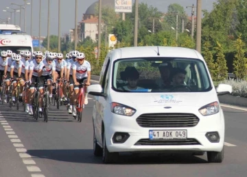 Pedal çevirerek Samsun’a giden bisikletçiler Düzce’de
