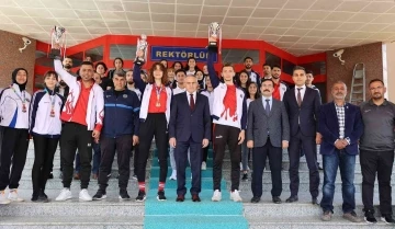 Rektör Özaydın’dan başarılı sporculara GAÜN Sporium’a ücretsiz üyelik
